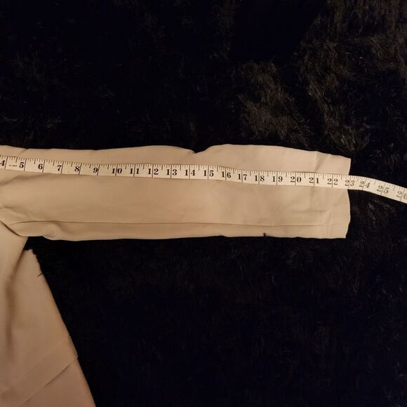 Elegant Beige Women's Coat - Picture 8 of 9